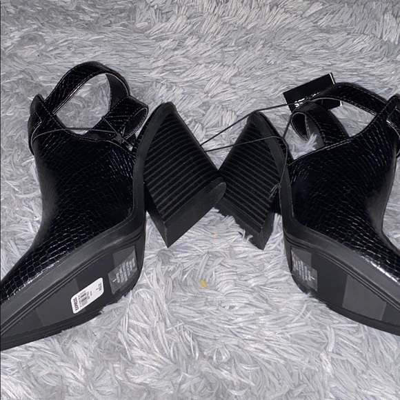 Express Booties - Picture 2 of 4